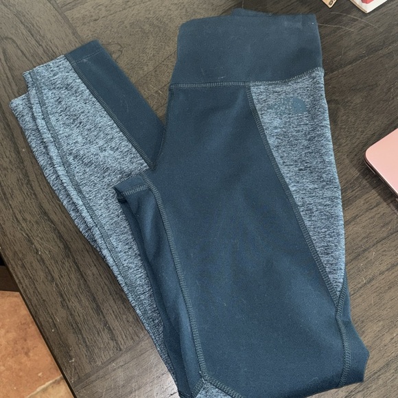 The North Face Women's Blue and Gray Active Leggings 27” - Picture 4 of 4